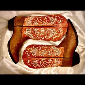 NEW NEVER WORN Rose Coral Heritage Western Cowboy Boots Wmns 6B